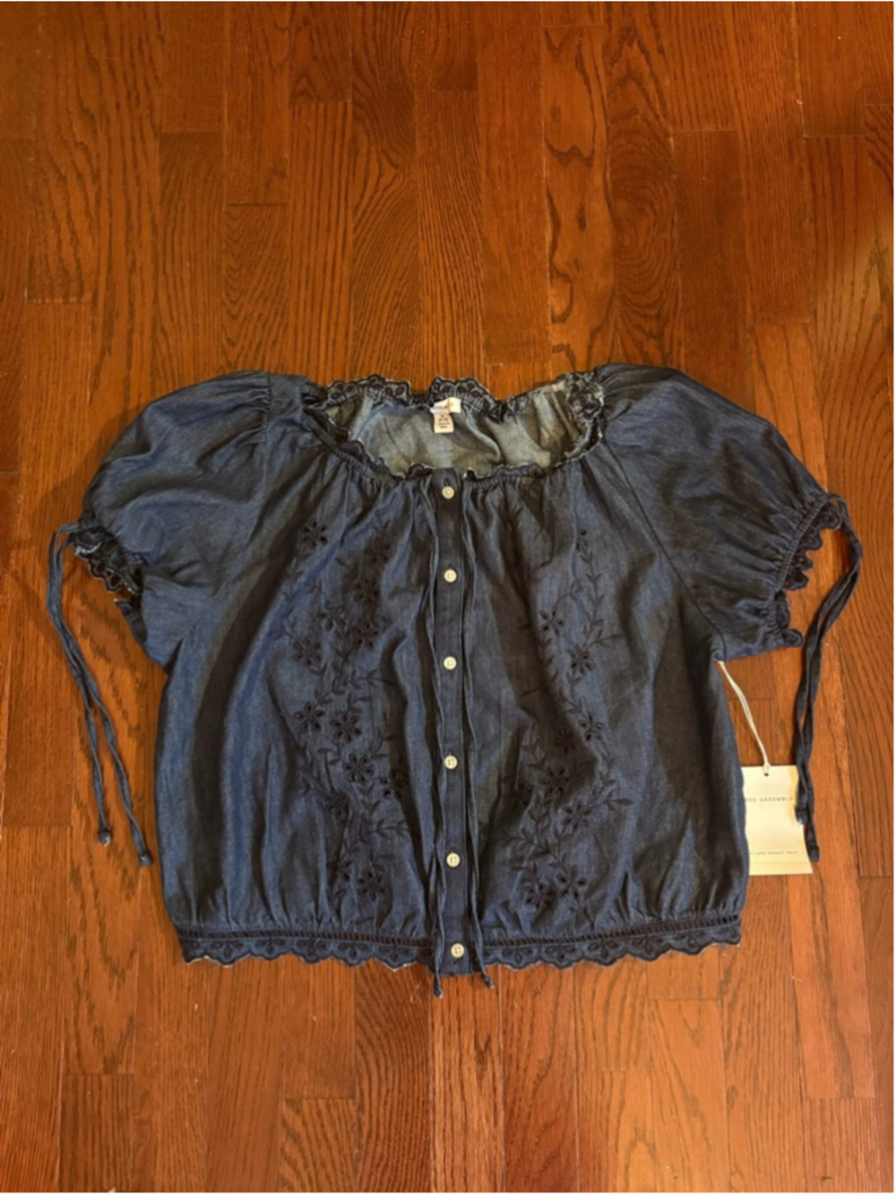 Free Assembly denim cropped blouse - Picture 3 of 5